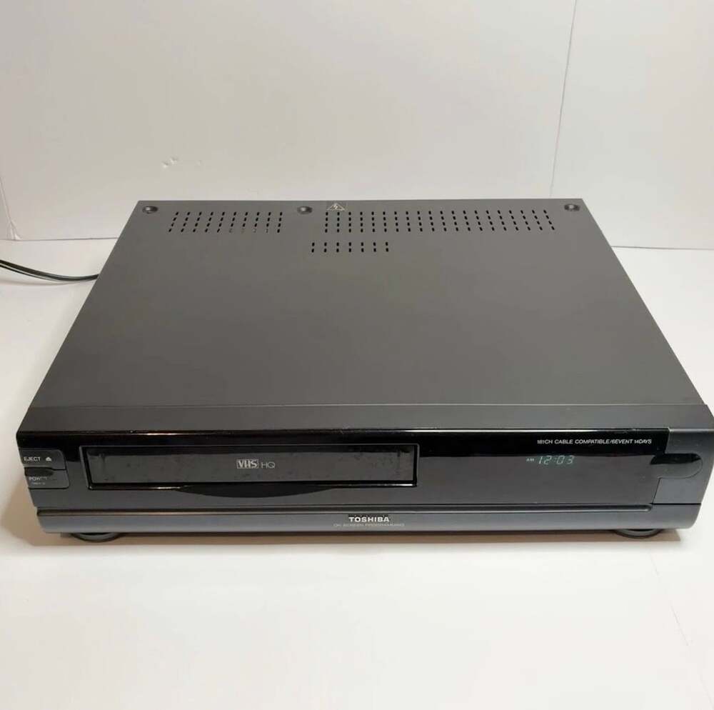 Toshiba M-211 VCR Video Cassette Recorder VHS HQ Player Black (Tested)